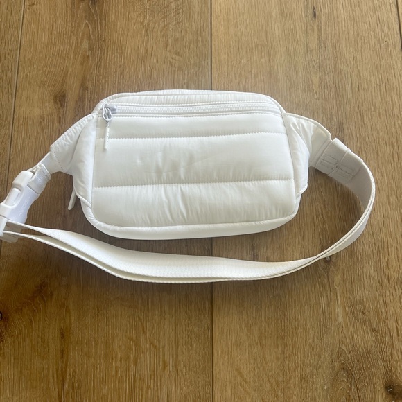 lululemon athletica Wunder Puff White Belt Bag 2L - Picture 3 of 6